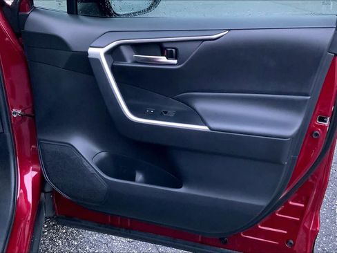 Used 2021 Toyota RAV4 XLE Premium image 22