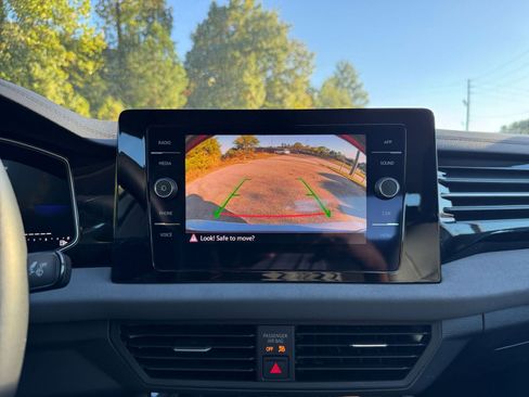 Used 2025 Volkswagen Jetta SE image 17