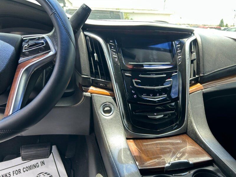 Used 2017 Cadillac Escalade ESV Premium Luxury AWD/4WD image 10