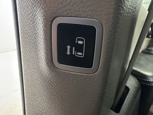 Used 2022 Chrysler Pacifica Touring-L image 26