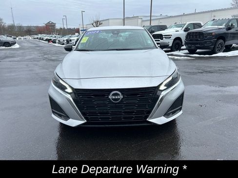 Used 2024 Nissan Altima 2.5 SV image 9
