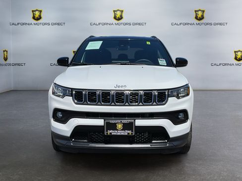 Used 2025 Jeep Compass Limited AWD/4WD image 2