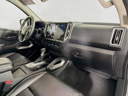 Used 2025 Nissan Frontier SL AWD/4WD image 32