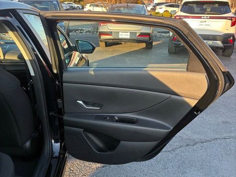 Used 2023 Hyundai Elantra SEL image 41