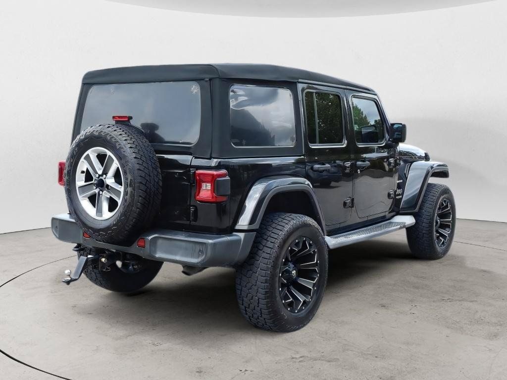 Used 2018 Jeep Wrangler Unlimited Sahara AWD/4WD image 10