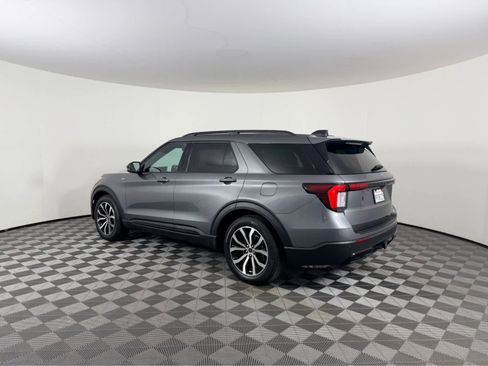 Used 2025 Ford Explorer ST-Line w/ Premium Package image 7