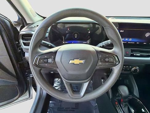 Used 2024 Chevrolet TrailBlazer LS FWD image 36