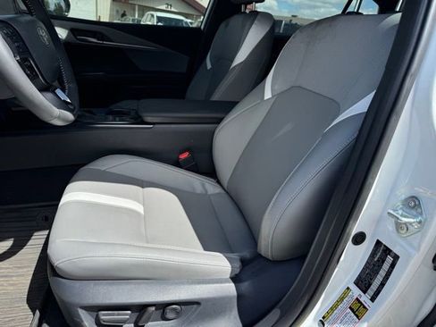 Certified 2025 Toyota Camry SE w/ Convenience Package AWD/4WD image 5