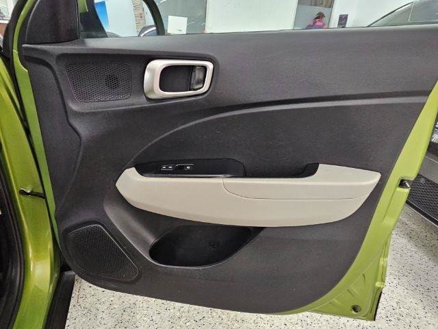 Used 2021 Hyundai Venue SEL FWD image 25