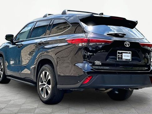 Used 2022 Toyota Highlander XLE FWD image 12