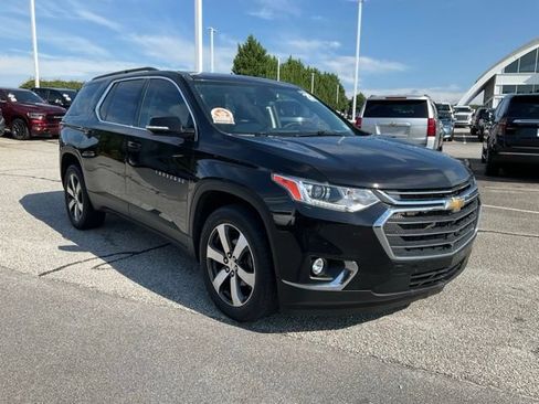 Used 2020 Chevrolet Traverse LT w/ LT Premium Package FWD image 3