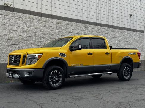Used 2016 Nissan Titan PRO-4X w/ Pro-4x Convenience Package image 10