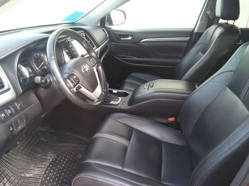 Used 2017 Toyota Highlander AWD V6 image 16