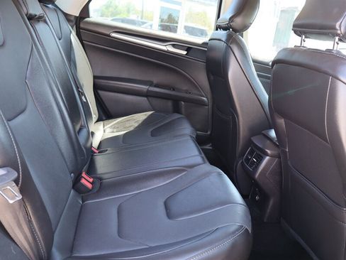 Used 2016 Ford Fusion Titanium FWD image 10