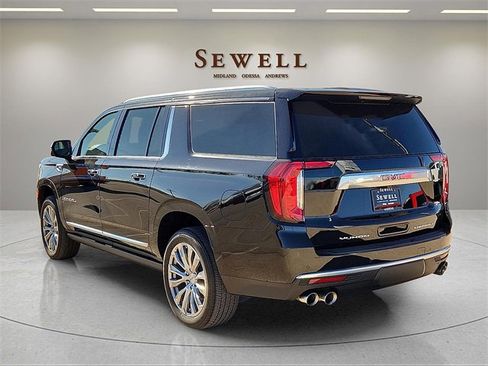 Used 2024 GMC Yukon XL Denali w/ Advanced Technology Package image 2