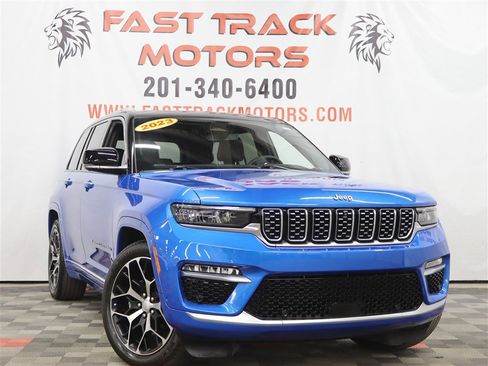Used 2023 Jeep Grand Cherokee Summit AWD/4WD image 3