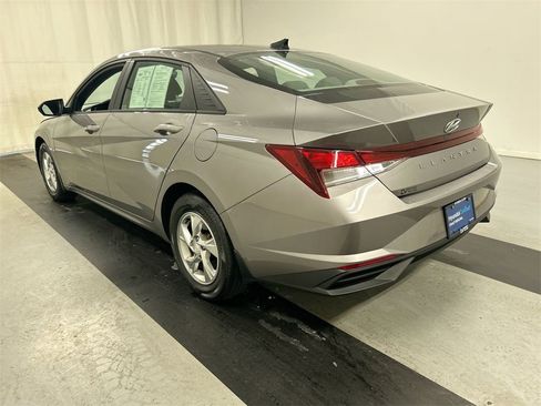 Used 2023 Hyundai Elantra SE image 6