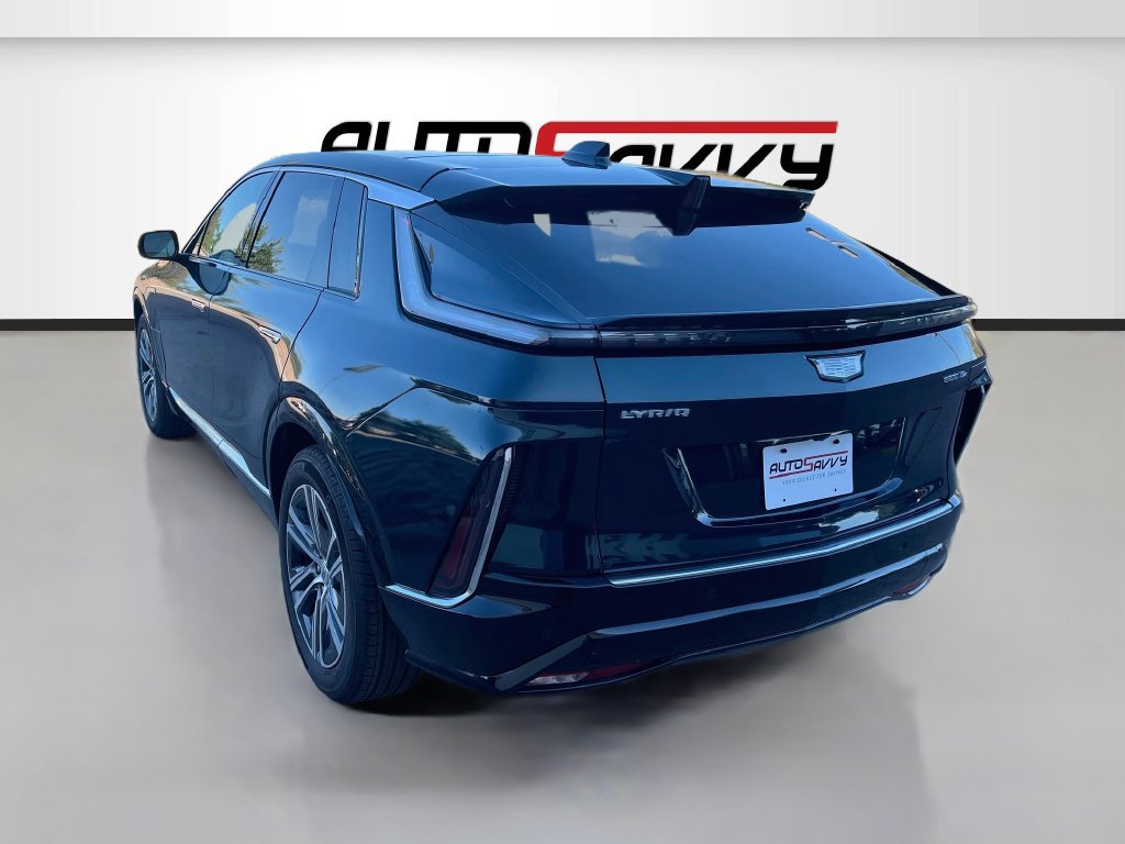 Used 2026 Cadillac Lyriq Luxury w/ LPO, Floor Liner Package AWD/4WD image 5