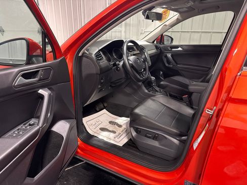 Used 2019 Volkswagen Tiguan SE w/ Panoramic Sunroof Package FWD image 17
