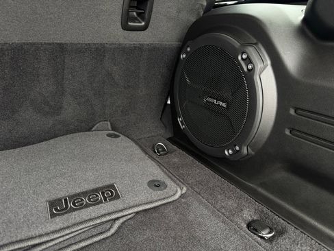 Used 2024 Jeep Wrangler Unlimited Rubicon AWD/4WD image 30