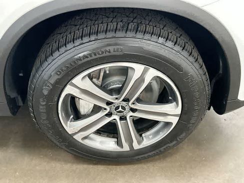 Used 2018 Mercedes-Benz GLC 300 4MATIC image 5