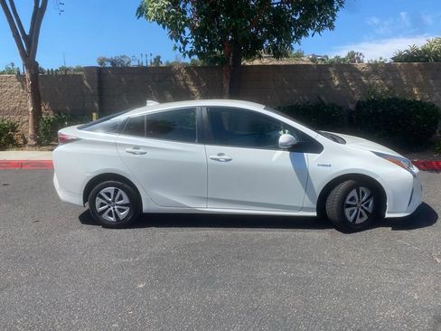Used 2016 Toyota Prius Four FWD image 6