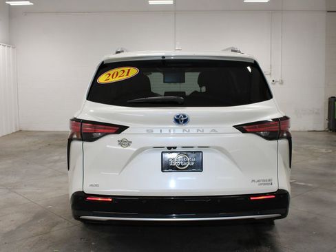 Used 2021 Toyota Sienna Platinum AWD/4WD image 8