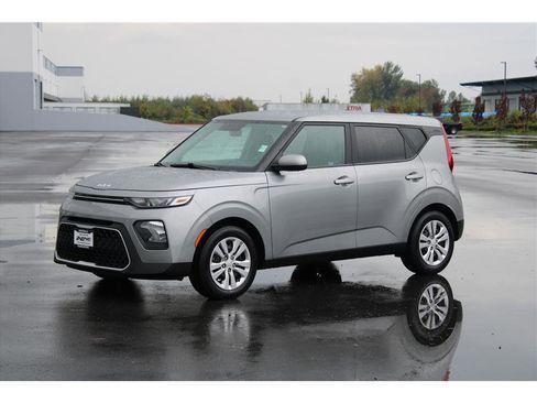 Used 2022 Kia Soul LX image 1
