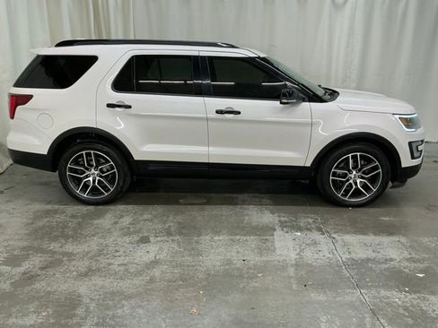 Used 2016 Ford Explorer Sport w/ Equipment Group 401A image 2