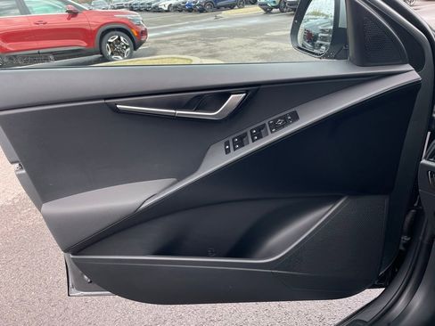 New 2026 Kia Niro LX image 18