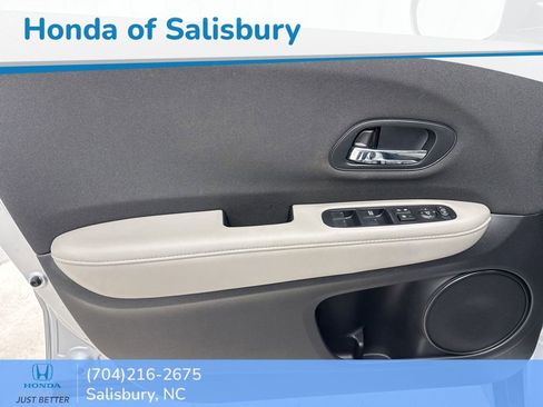 Certified 2022 Honda HR-V LX image 17