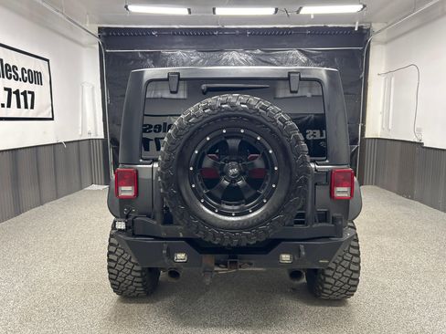 Used 2017 Jeep Wrangler Rubicon w/ Power Convenience Group AWD/4WD image 5