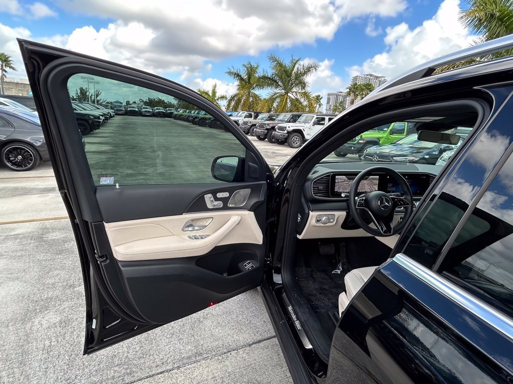 Used 2025 Mercedes-Benz GLE 450e 4MATIC image 25