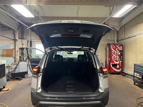 Used 2023 Nissan Rogue SL w/ SL Premium Package image 15