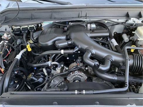 Used 2016 Ford F550 2WD Regular Cab Super Duty image 13