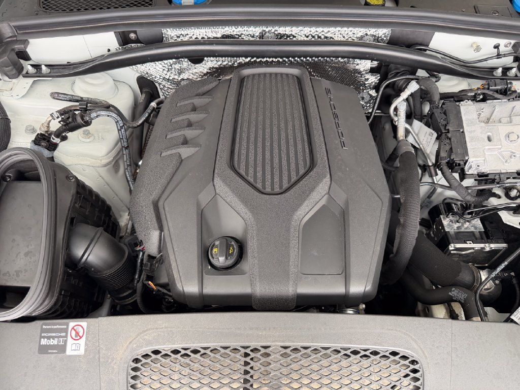 Certified 2026 Porsche Macan AWD/4WD image 27