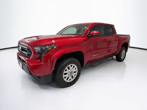 Certified 2025 Toyota Tacoma SR5 AWD/4WD image 3