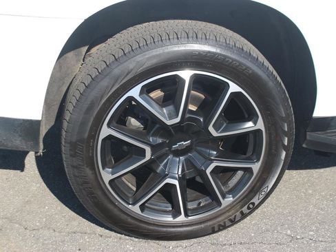 Used 2021 Chevrolet Suburban RST w/ Luxury Package image 37