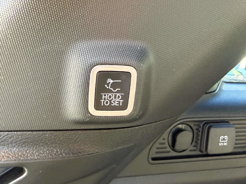 Used 2025 Jeep Grand Cherokee Laredo X w/ Luxury Tech Group I AWD/4WD image 13