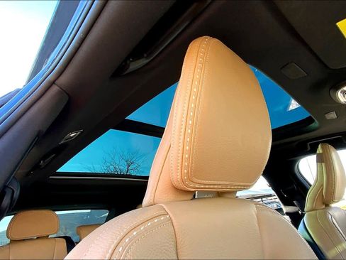 Used 2020 Volvo V90 T6 Cross Country image 12