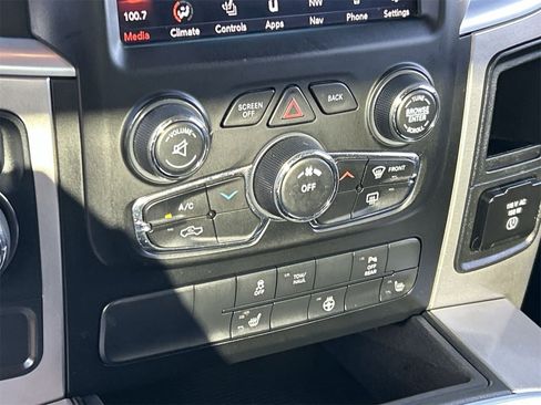 Used 2020 RAM 1500 Classic SLT w/ Luxury Group image 24