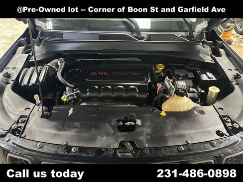 Used 2018 Jeep Compass Trailhawk w/ Leather Interior Group AWD/4WD image 12