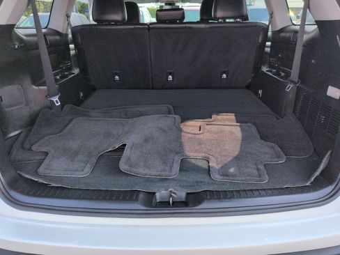 Used 2019 Toyota Highlander XLE w/ Carpet Mat Package (TMS) AWD/4WD image 23