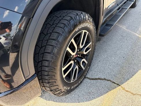 Used 2021 GMC Sierra 1500 AT4 w/ AT4 Preferred Package AWD/4WD image 11