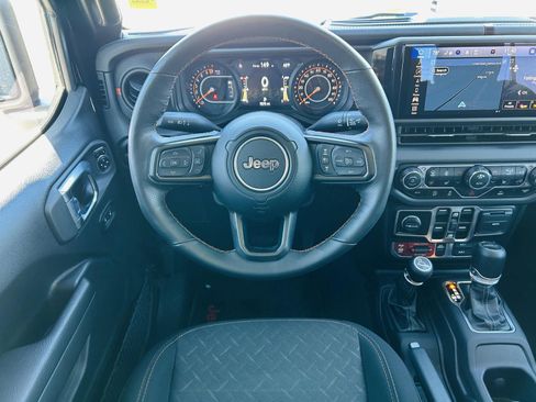 Used 2024 Jeep Gladiator Mojave w/ Technology Group image 14