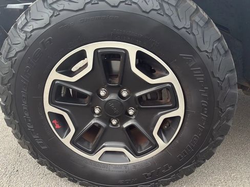 Used 2014 Jeep Wrangler Unlimited Rubicon AWD/4WD image 5