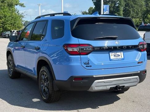 Used 2024 Honda Pilot TrailSport image 3