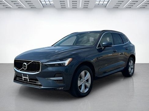 Used 2022 Volvo XC60 B5 Momentum image 8