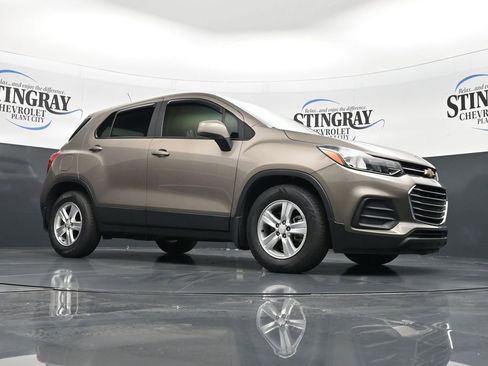 Used 2021 Chevrolet Trax LS w/ Tint and Cruise Package image 17