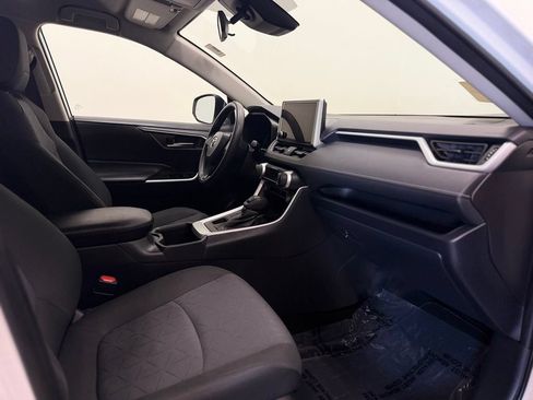 Used 2025 Toyota RAV4 XLE AWD/4WD image 18